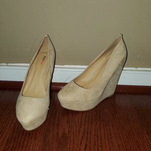 size 8 1/2 tan wedges